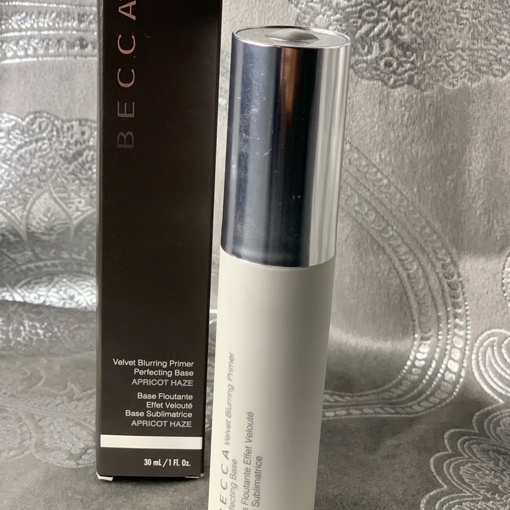 Becca velvet blurring primer -apricot haze